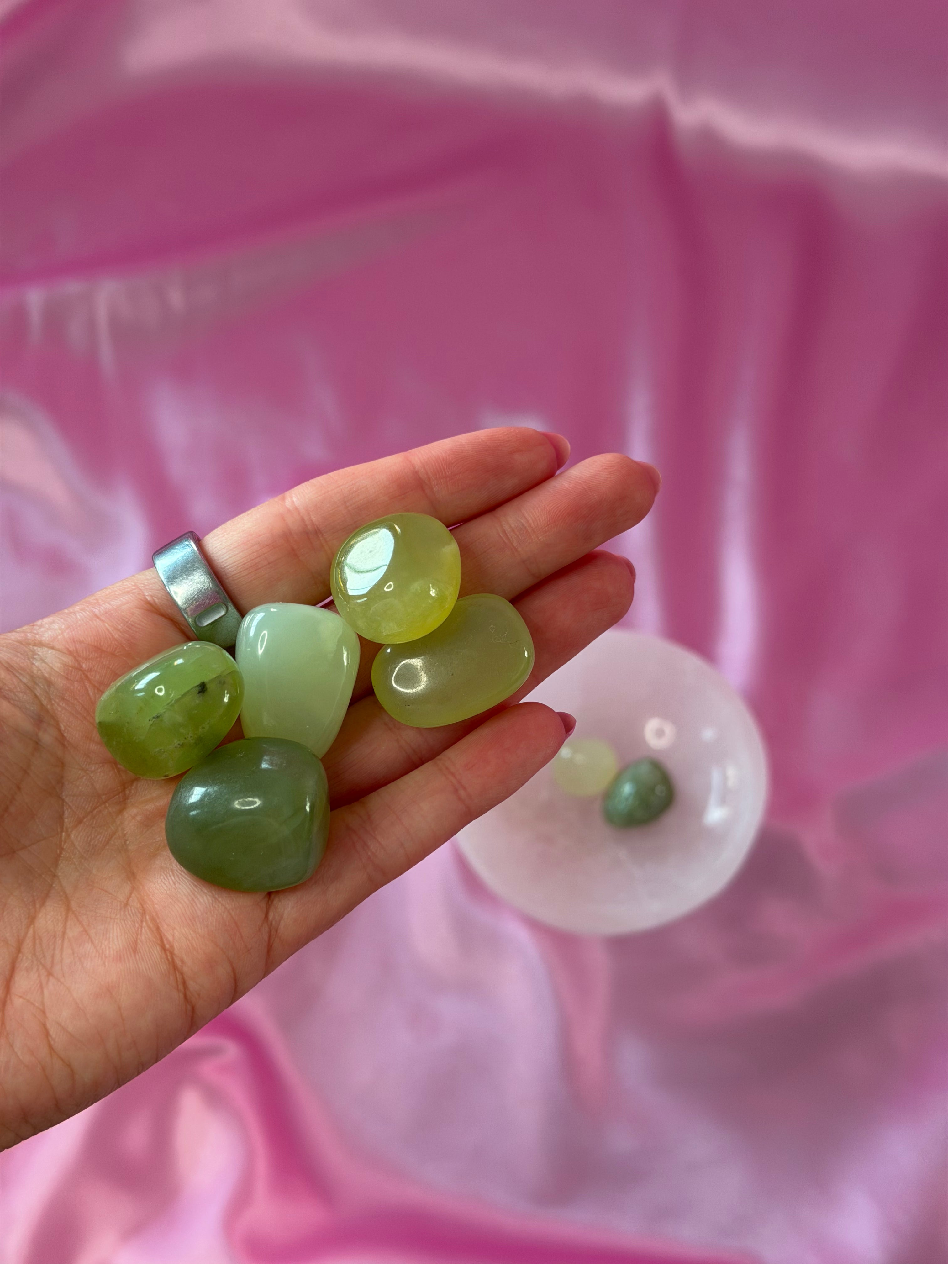 New Jade Tumbled Crystal 20-30 mm